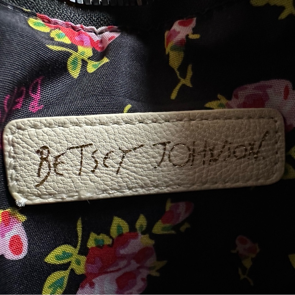Betsey Johnson Dog Quilted Crossbody Bag - Picture 8 of 9